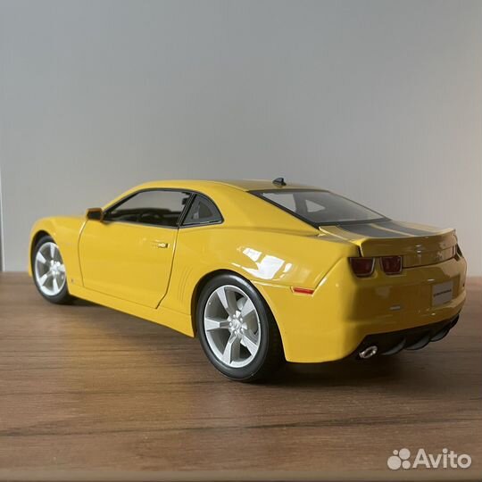 Модель автомобиля Chevrolet Camaro SS 1:18 Maisto