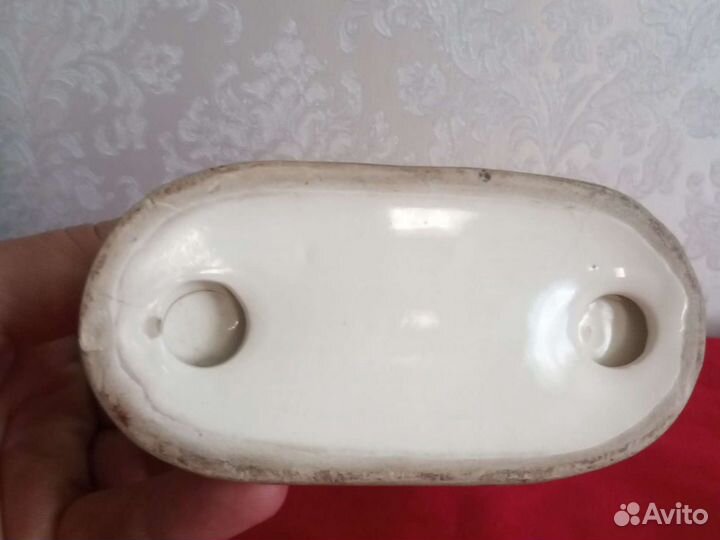 Статуэтка фарфоровая 