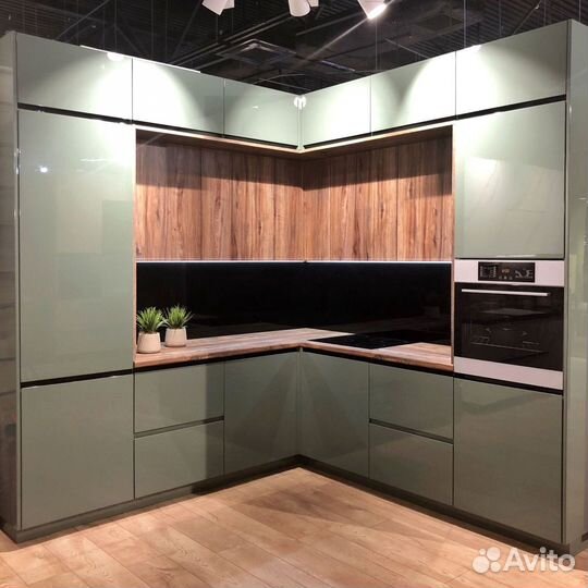 Угловой кухонный гарнитур современный