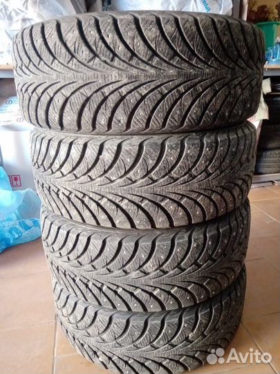 Sava Eskimo Stud 215/55 R17