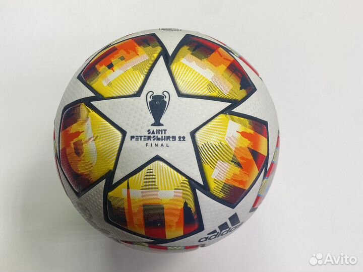 Футбольный мяч adidas финал спб