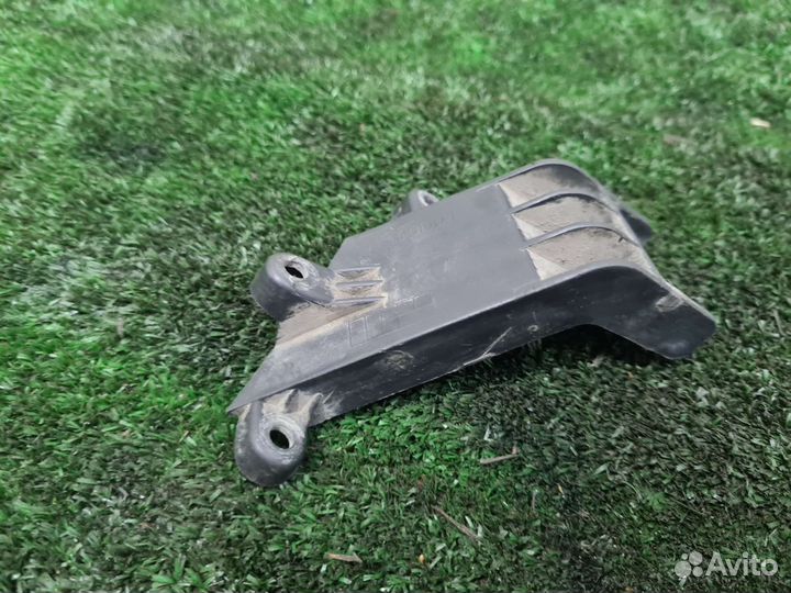 Крепление левой фары Hyundai Solaris 1