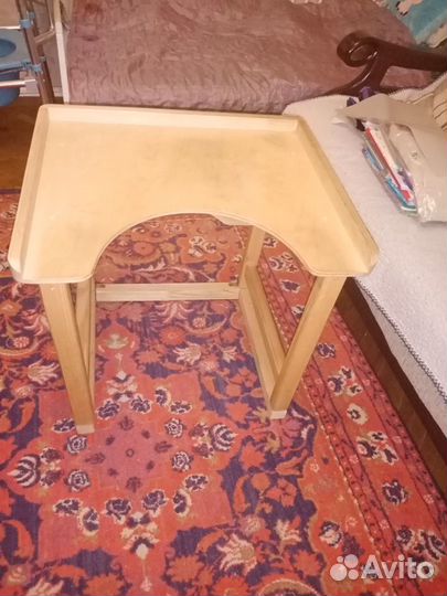 Бесплатно Детский стол и стул для школьника