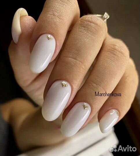 Опытный мастер маникюра