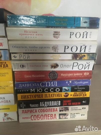 Книги (детективы и романы) 23 штуки