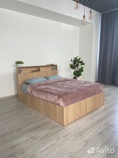 Кровать деревянная