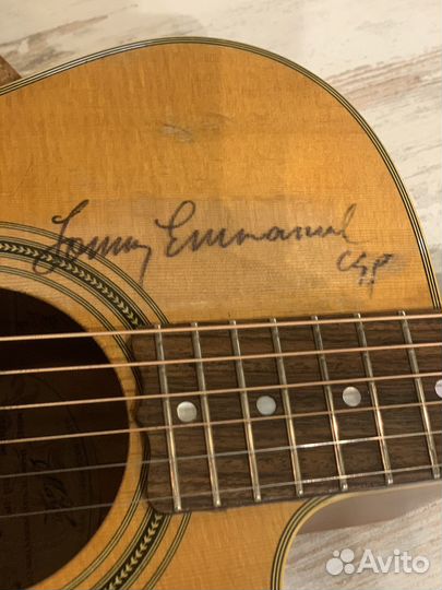 Акустическая гитара