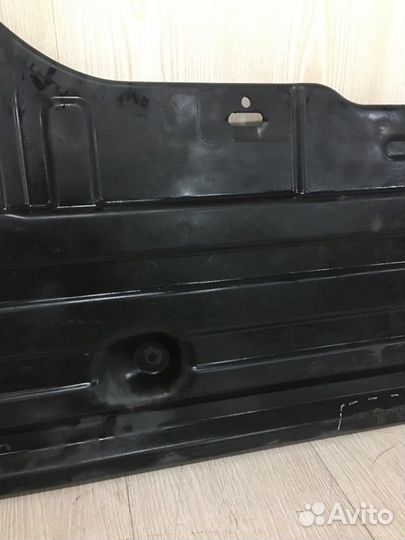 Защита днища кузова передняя левая Mercedes Benz