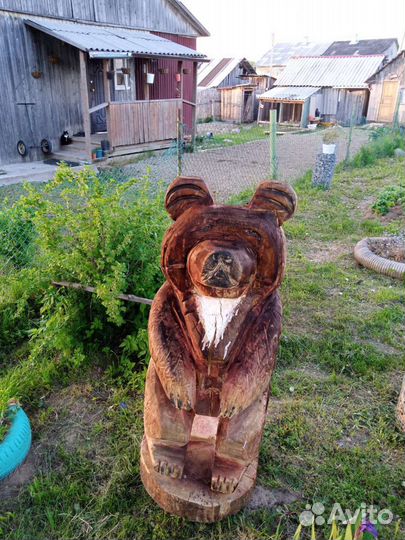 Медведь из дерева