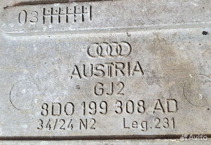 Кронштейн двигателя правый Audi A6 C5, C5 Allroad