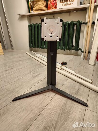 Ноги для мониторов / Кронштейны