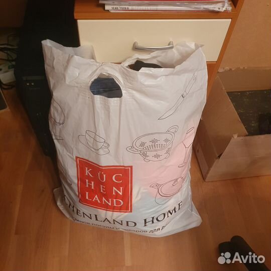 Пакет с брендовыми вещами