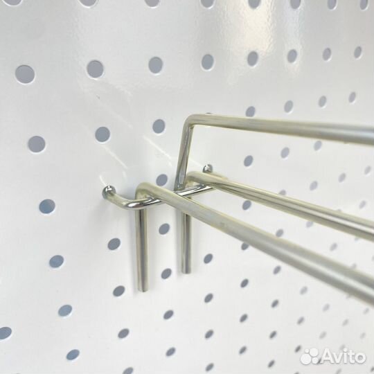 Крючок на перфорацию двойной с ценникодержателем