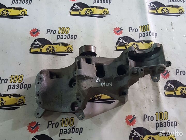 Renault logan кронштейн генератора