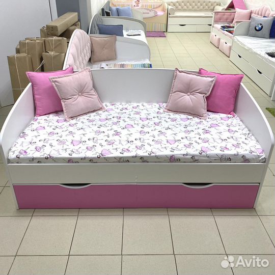 Кровать с ящиками