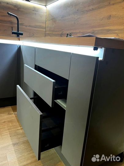 Современная кухня под ключ