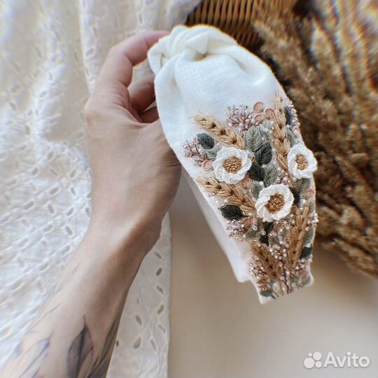 Ободок ручной работы с вышивкой
