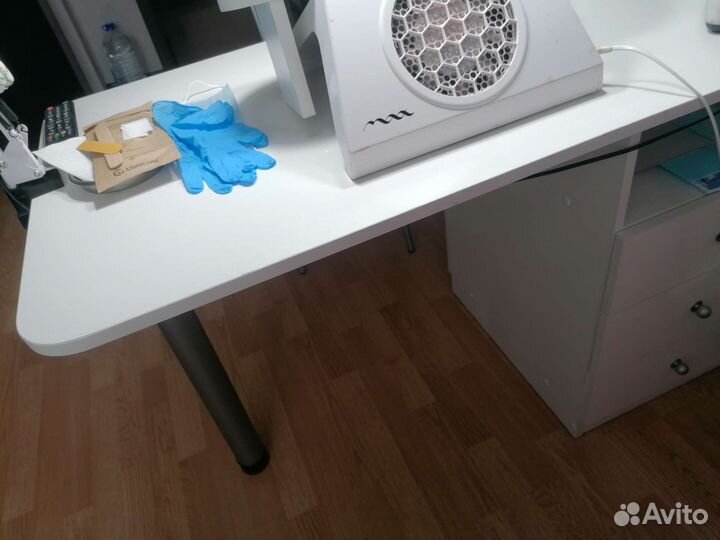 Маникюрный стол