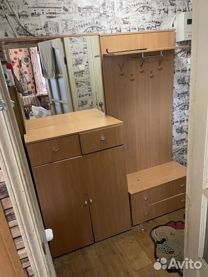 Вешалка прихожая