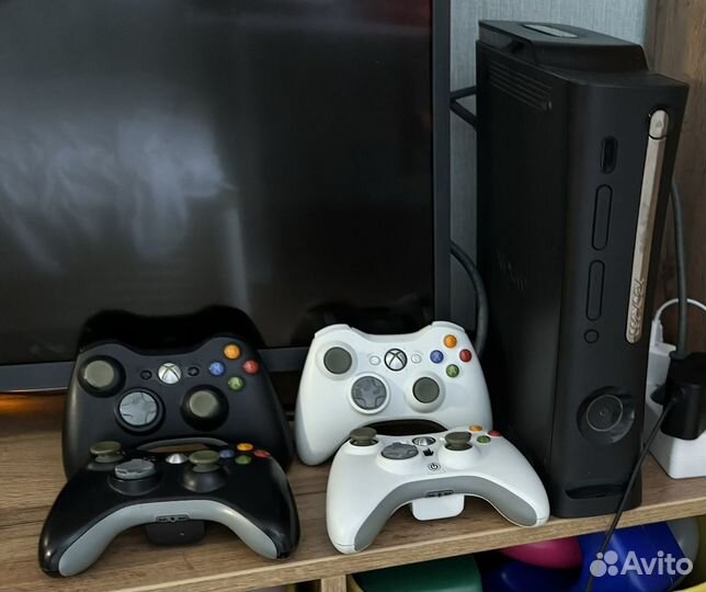 Xbox 360+4 геймпада+21 диск с играми