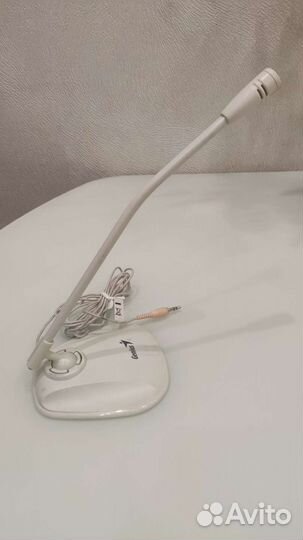 Микрофон на подставке Genius 3.5