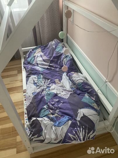 Кроватка-домик из бука с матрасом