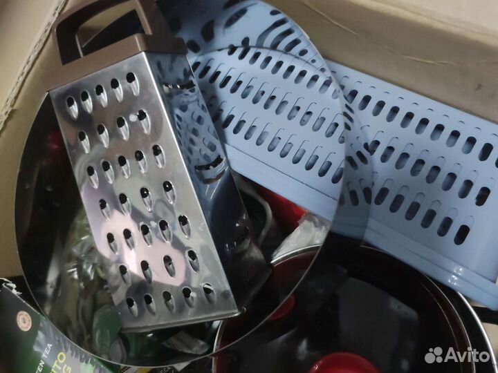 Кухонная утварь в коробке