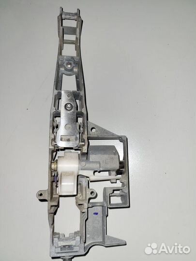 Кронштейн ручки задней правой Peugeot 3008