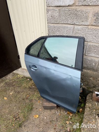 Дверь задняя правая volkswagen jetta 5