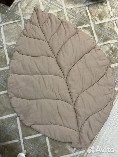 Мини одеялко в форме листочка