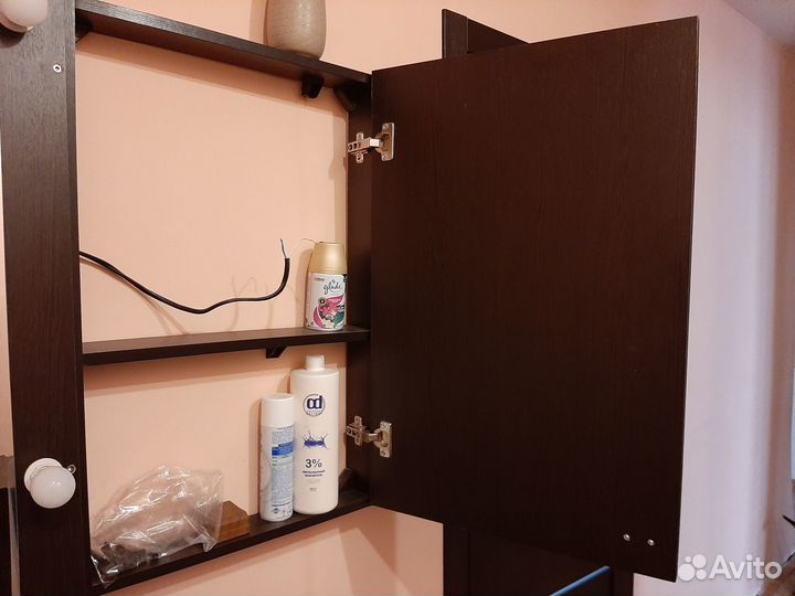 Туалетный столик с зеркалом и подсветкой