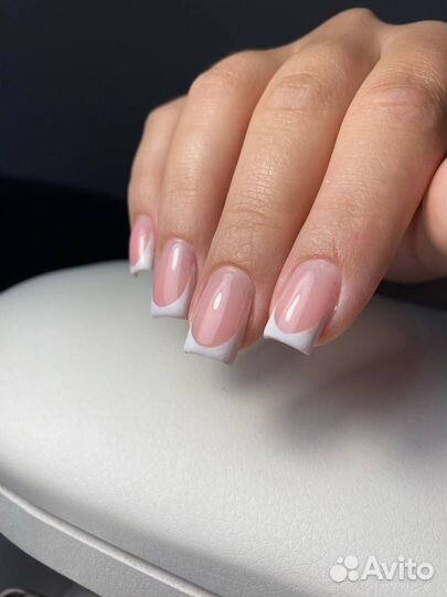 Модель на маникюр