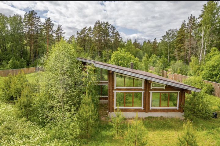 Коттедж 258 м² на участке 80 сот.