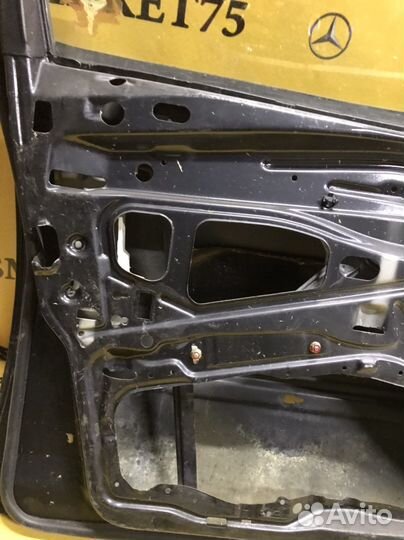 Дверь передняя левая на Mercedes E-Class W124