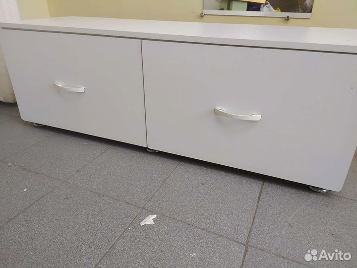 Тумба с выдвижными ящиками