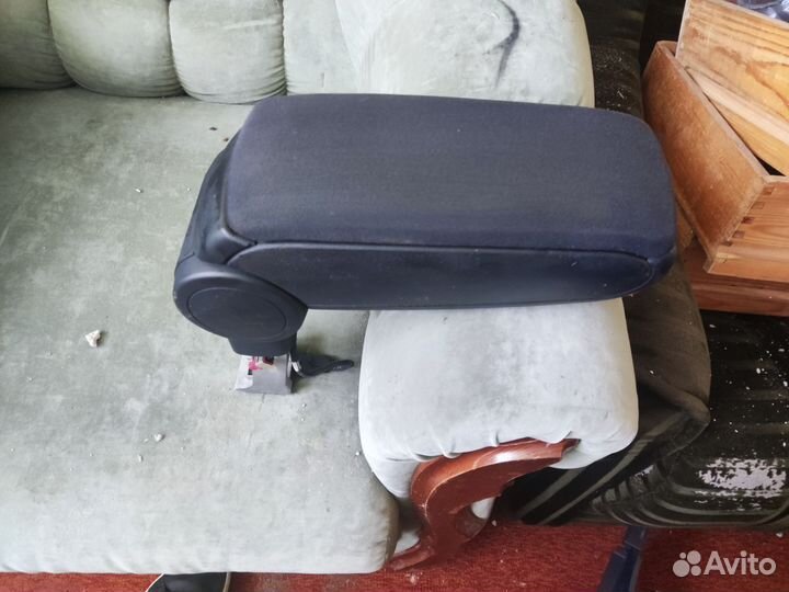 Подлокотник Audi A4 B7