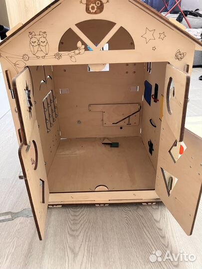 Бизиборд домик