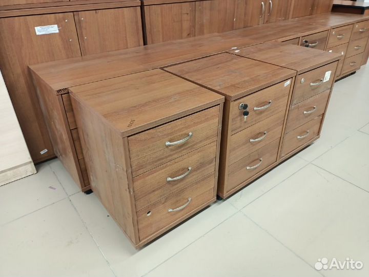 Тумбы подкатные Б.У