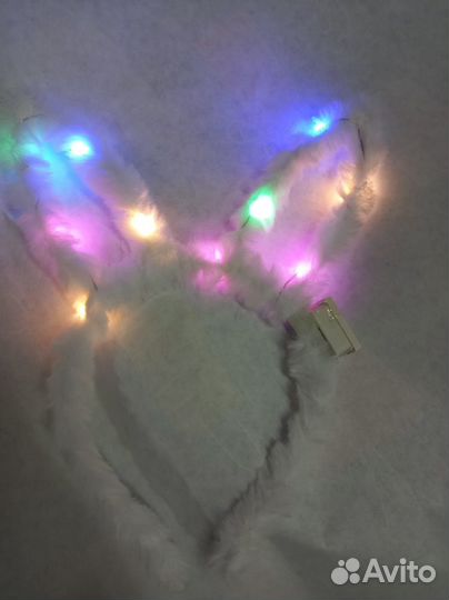 Ободок с ушками светится