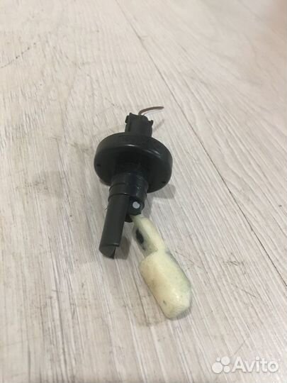 Датчик уровня бачка омывателя Mercedes Benz S550