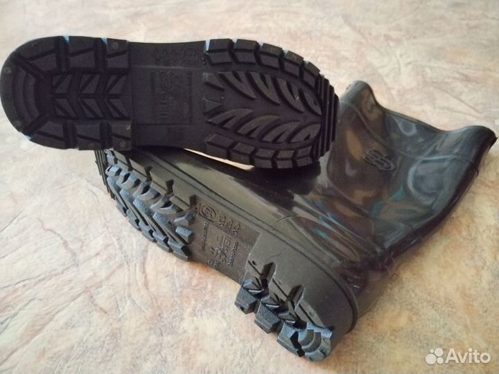 Продаю сапоги резиновые