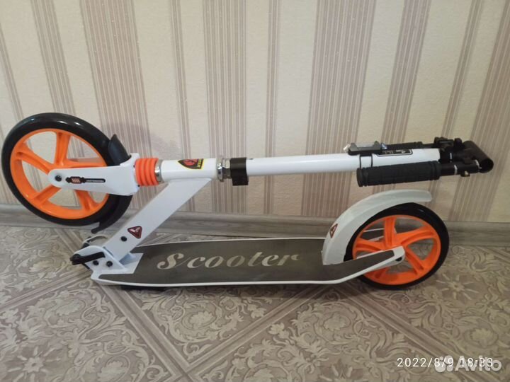 Самокат с чехлом