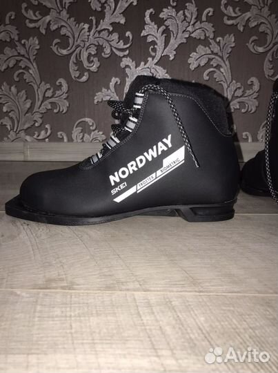 Лыжные ботинки