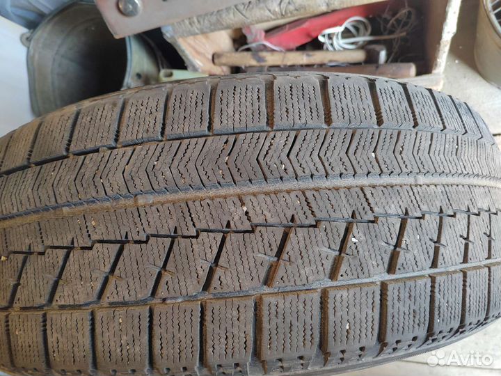 Bridgestone Blizzak VRX 22/60 R18