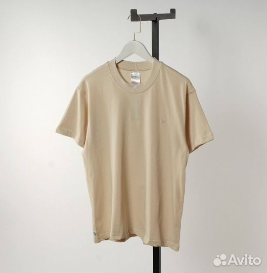Футболка adidas originals бежевая