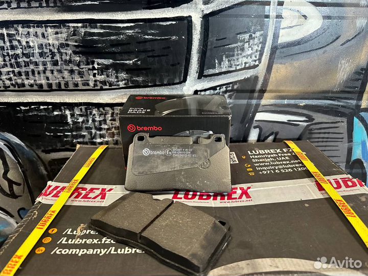 Колодки тормозные передние VAG Brembo P85123