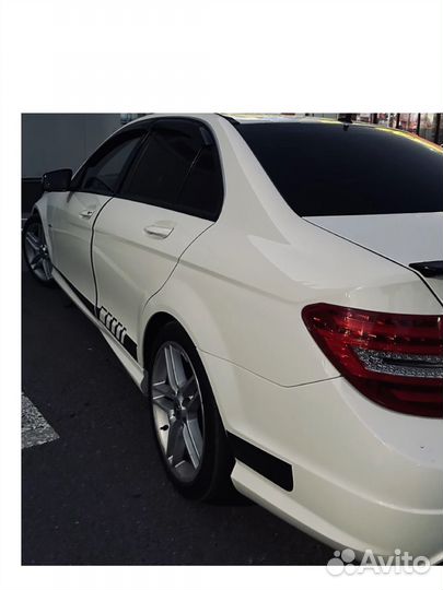 Наклейки на авто