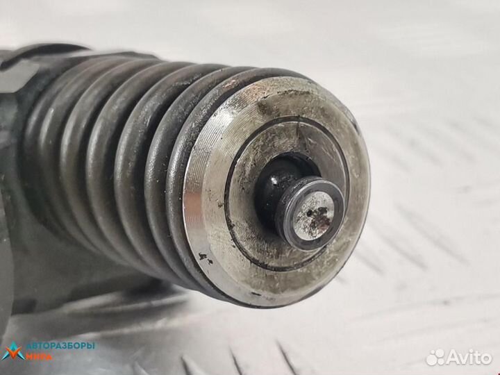 Форсунка Volkswagen Passat B6 2007 038130073AG