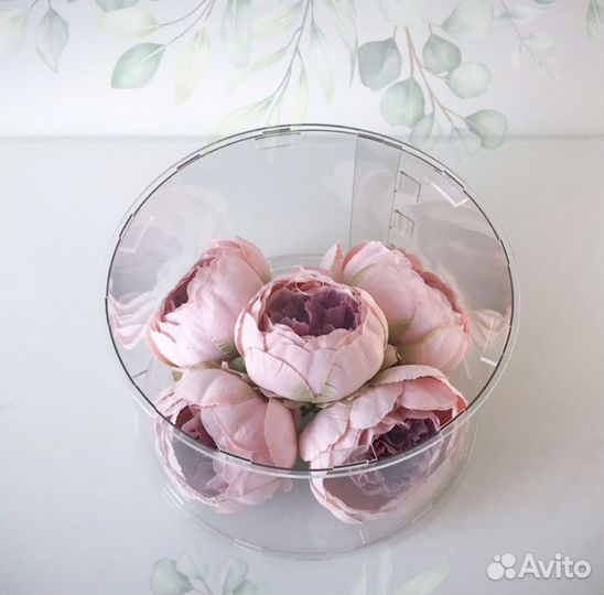 Межярус для торта с гирляндами и цветами