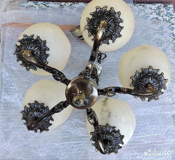 Красивая люстра